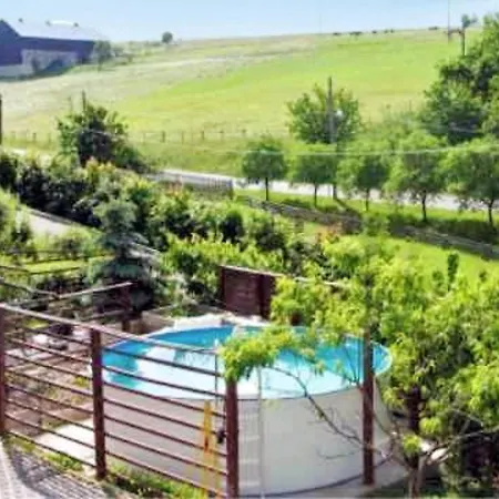 Comfortable In With Shared Pool, 45m²
